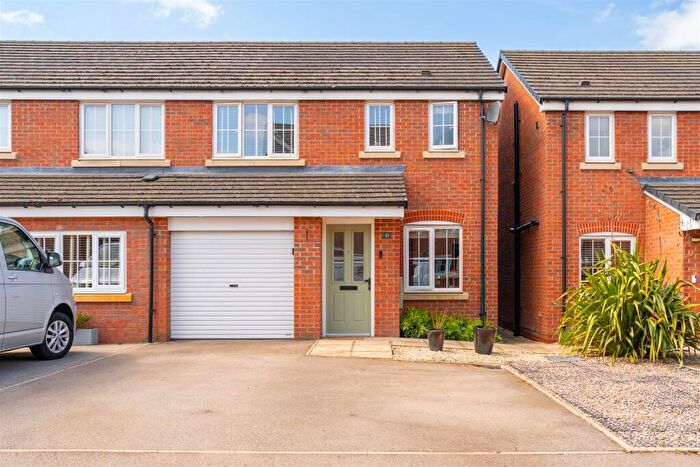 3 Bedroom Semi Detached House For Sale In Cozens Street, Wellesbourne, CV35