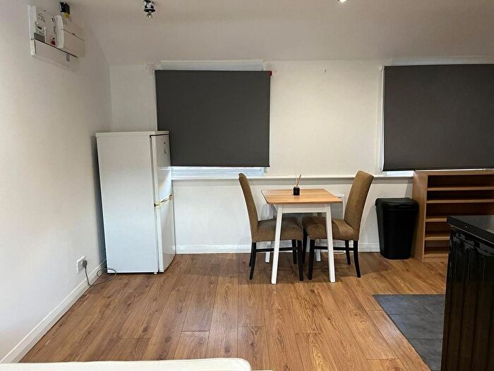 1 Bedroom Studio To Rent In Walpole Road, London, SW19