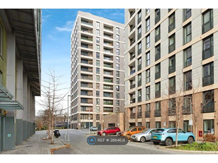 2 Bedroom Flat To Rent In Hutton Court, Ilford, IG1