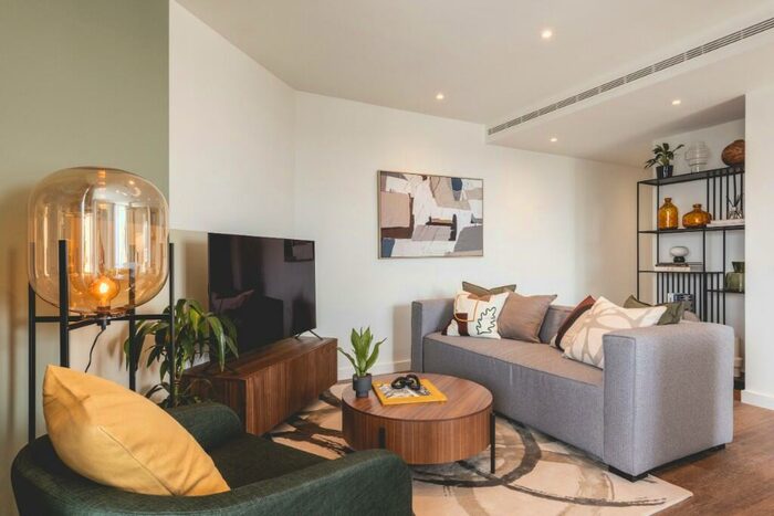 2 Bedroom Apartment To Rent In Nine Elms Lane, London, SW11