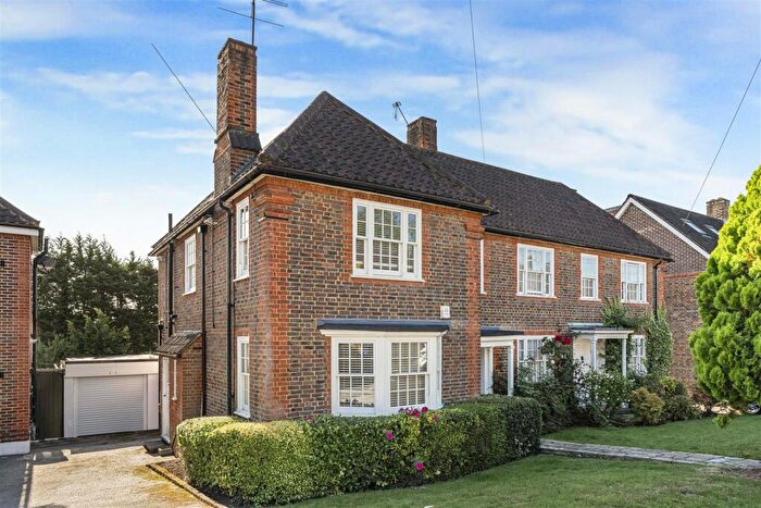 3 Bedroom House For Sale In Southway, Totteridge, N20