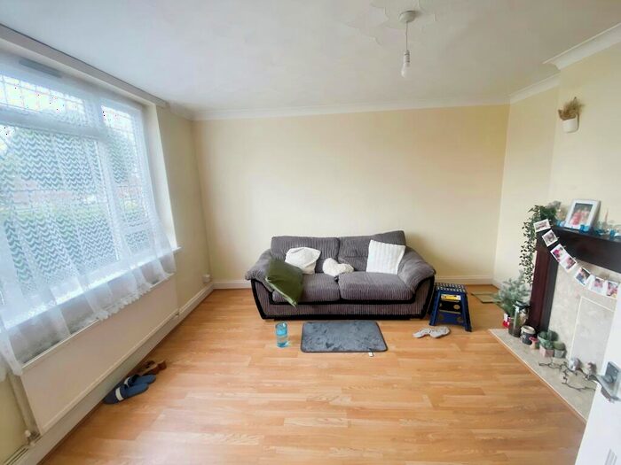2 Bedroom Semi-Detached House For Sale In Yew Lane, Sheffield, S5