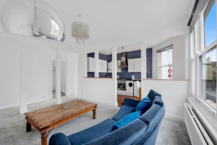 1 Bedroom Flat For Sale In Stoke Newington High Street, London, N16