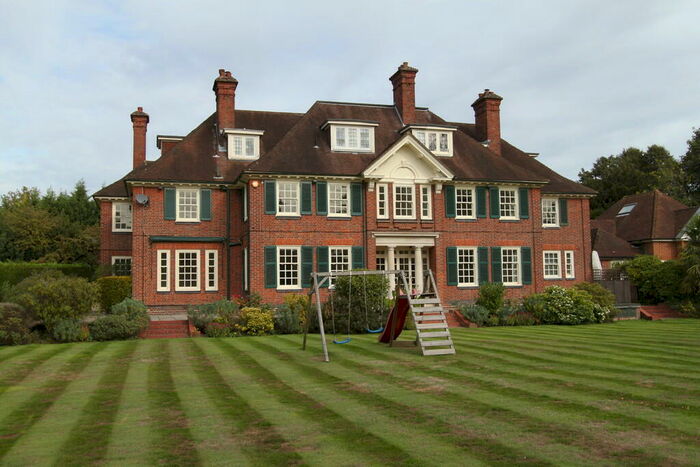 6 Bedroom Link Detached House To Rent In Woodlands Road, Bromley, BR1