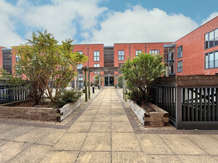 2 Bedroom Apartment For Sale In Ascote Lane, Dickens Heath, B90