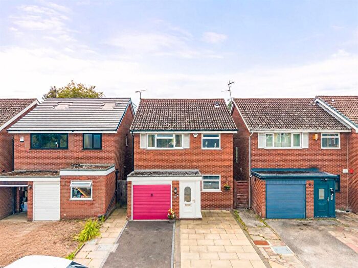 3 Bedroom Detached House For Sale In Woodhouse Lane, Sale, M33