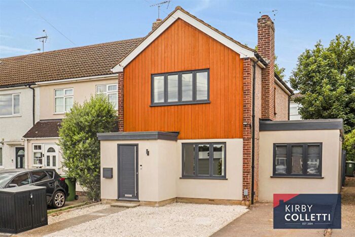 3 Bedroom End Of Terrace House For Sale In Lichfield Way, Broxbourne, EN10