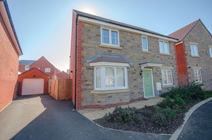4 Bedroom Detached House To Rent In Lily Road, Lyde Green, Bristol, BS16