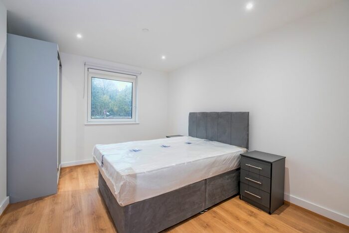 2 Bedroom Flat To Rent In Well Farm Road, Whyteleafe, CR3