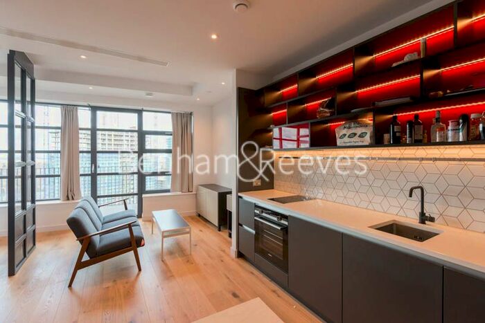 Studio To Rent In Defoe House, London, E14