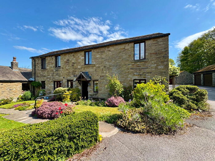 3 Bedroom Semi-Detached House For Sale In Highfield Court, Shepley, Huddersfield, HD8