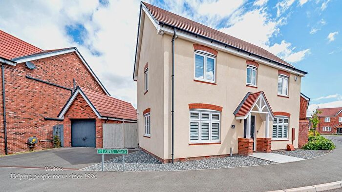 3 Bedroom Detached House For Sale In Aspen Road, Essington, Wolverhampton, WV11