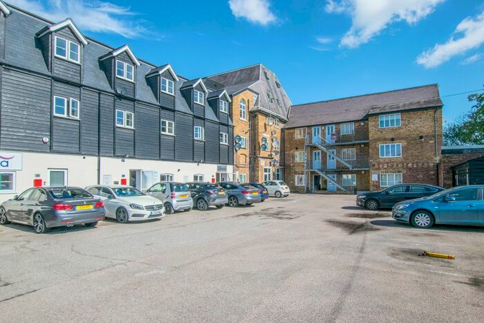 4 Bedroom Flat To Rent In Brewery Road, Hoddesdon, EN11