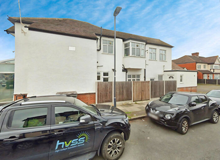 3 Bedroom Maisonette For Sale In Kenton Road, Kenton, Harrow, HA3