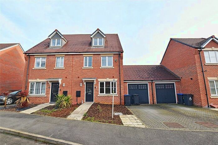 4 Bedroom Semi-Detached House To Rent In Oak Grove, Northampton, NN3