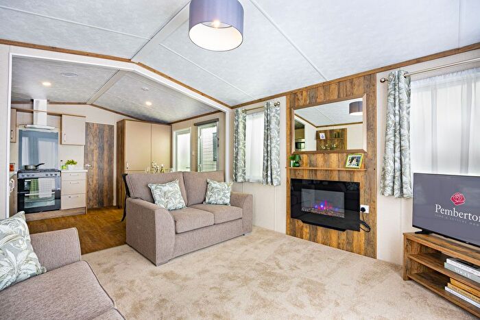 2 Bedroom Park Home For Sale In East Heslerton, Malton, YO17