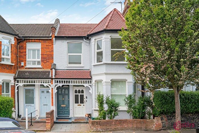 2 Bedroom Maisonette For Sale In North View Road, N8