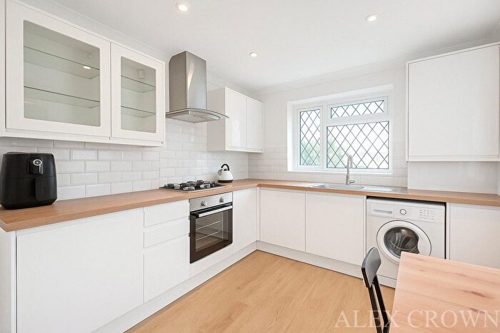 2 Bedroom Flat To Rent In Church Road, Leyton, E10