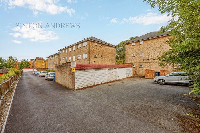 2 Bedroom Flat For Sale In Dene Court, Mount Avenue, Ealing, W5