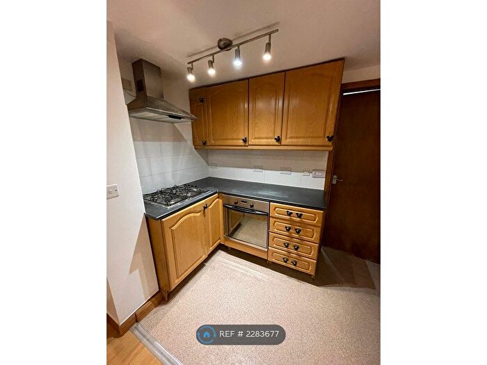 2 Bedroom Flat To Rent In A, London, SW17