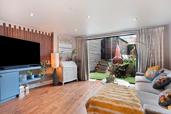 2 Bedroom Flat For Sale In Wilmot Road, Carshalton, SM5