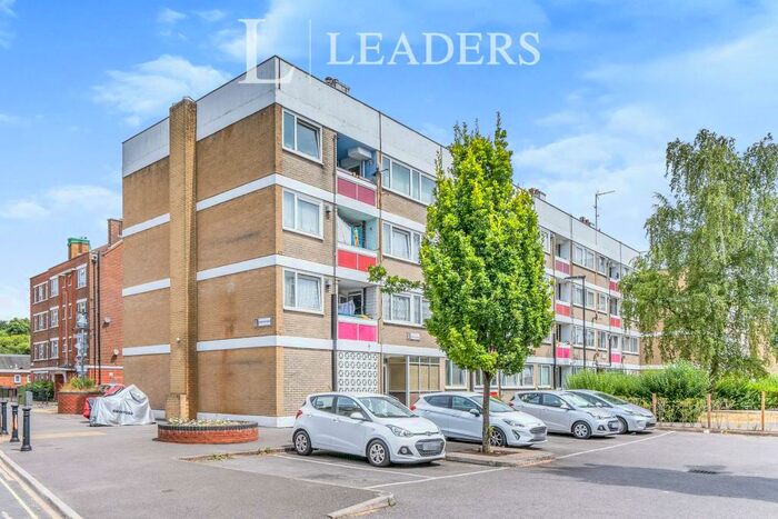 3 Bedroom Flat To Rent In Orchard Lane, Southampton, SO14