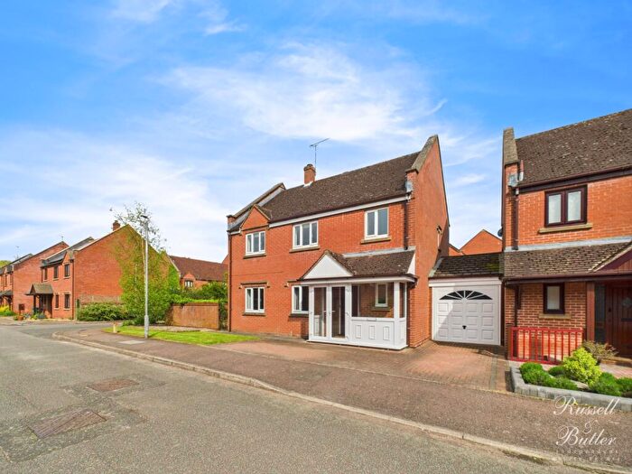 4 Bedroom Link Detached House To Rent In Fishers Field, Buckingham, MK18