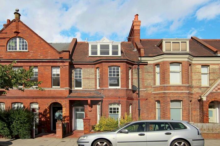 1 Bedroom Flat To Rent In Amesbury Avenue, London, SW2