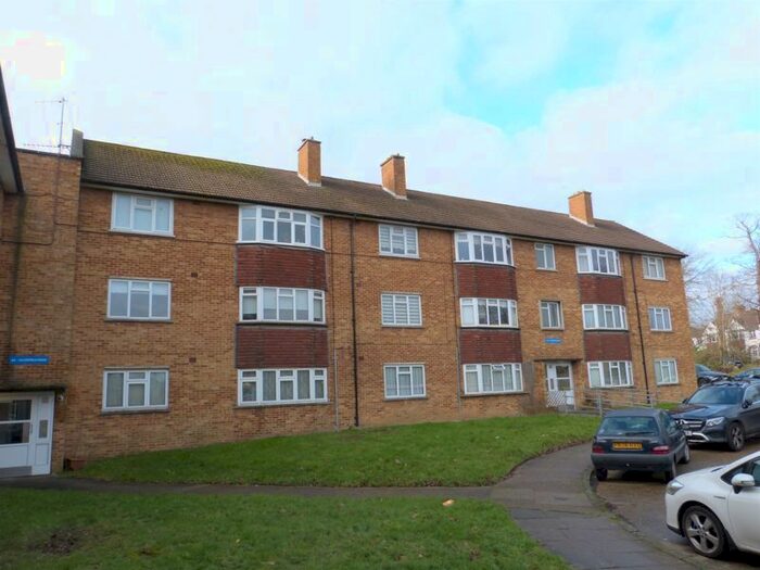 2 Bedroom Flat To Rent In Enfield Road, Enfield, EN2
