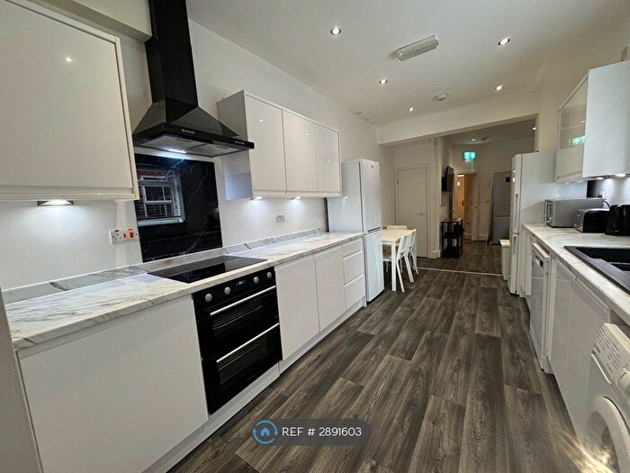 6 Bedroom Terraced House To Rent In Filey Road, Manchester, M14