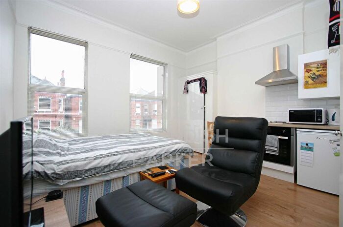Studio To Rent In Manstone Road, Kilburn, London, NW2