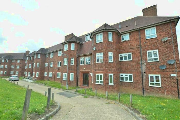 2 Bedroom Apartment To Rent In Woodbridge Court, Vicarage Road, Woodford Green, IG8