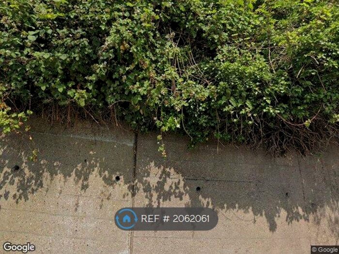 3 Bedroom Semi-Detached House To Rent In Halstead Road, Erith, DA8