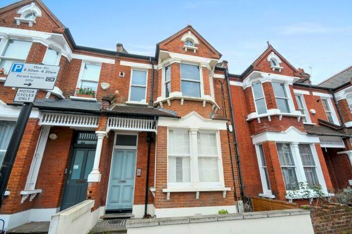 1 Bedroom Flat To Rent In Killyon Road, London, SW8