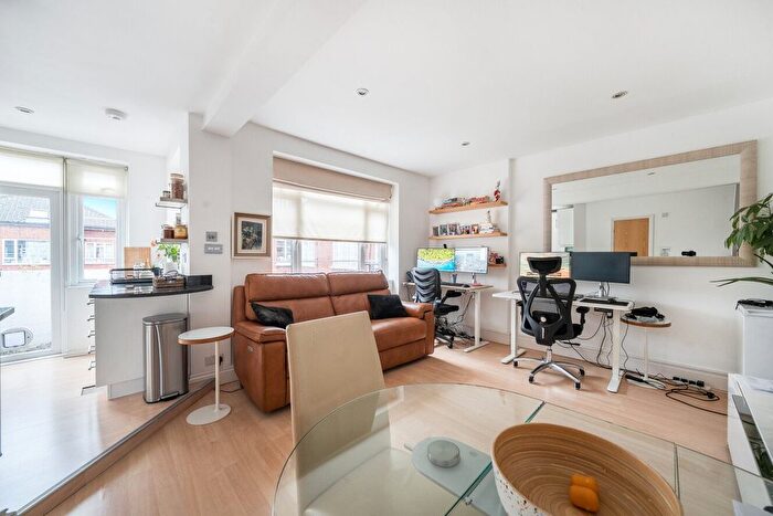 2 Bedroom Flat For Sale In Townshend Road, London, NW8