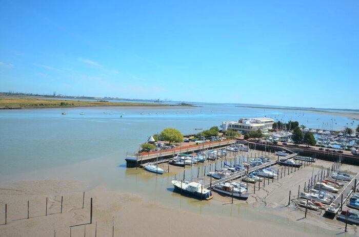 2 Bedroom Apartment To Rent In The Peninsula, Pegasus Way, Gillingham, ME7