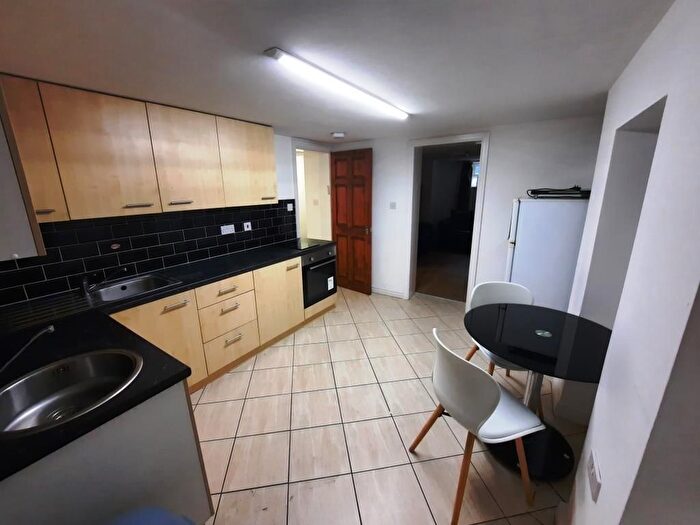 1 Bedroom Flat To Rent In Kings Road, Prestwich, M25