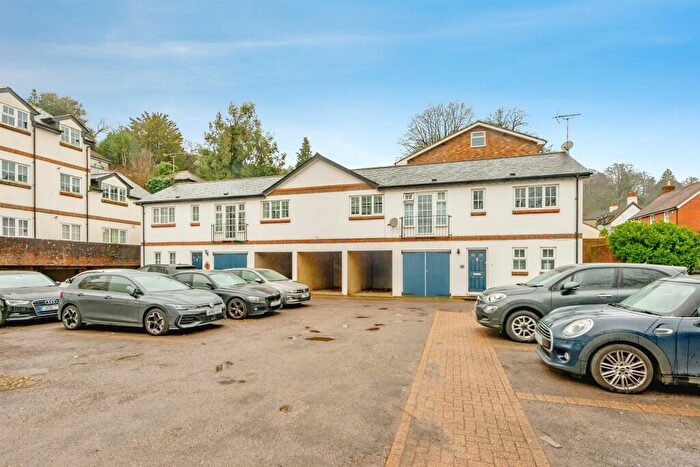 1 Bedroom Apartment For Sale In Coach House Mews, Redhill, RH1