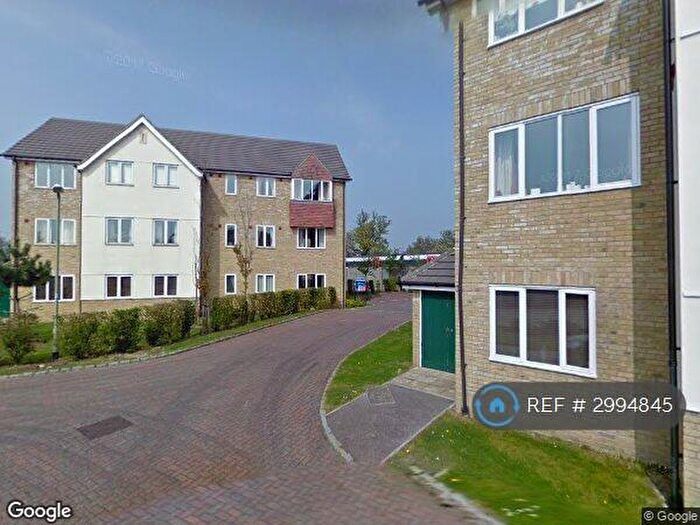 2 Bedroom Flat To Rent In Oakey Drive, Wokingham, RG40