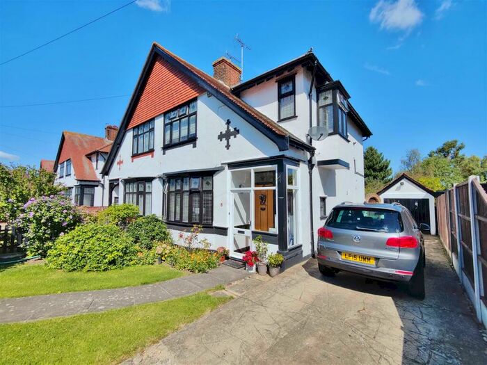 3 Bedroom Semi-Detached House To Rent In Yeovil Chase, Westcliff On Sea, SS0