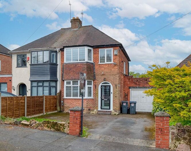 3 Bedroom Semi-Detached House For Sale In Glenwood Road, Birmingham, B38