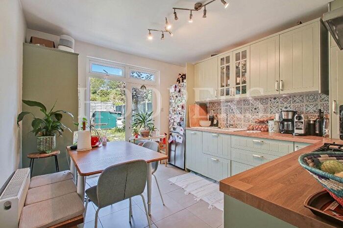 1 Bedroom Flat For Sale In Chapter Road, London, NW2