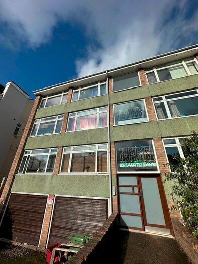 4 Bedroom Flat To Rent In Flat, Russell Court, Leamington Spa, CV31