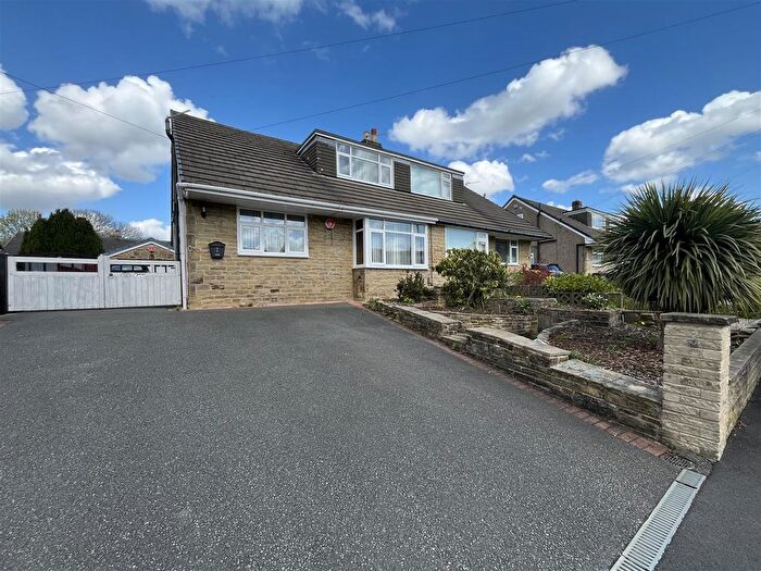 3 Bedroom Semi Detached Bungalow For Sale In Sellerdale Drive, Wyke, Bradford, BD12