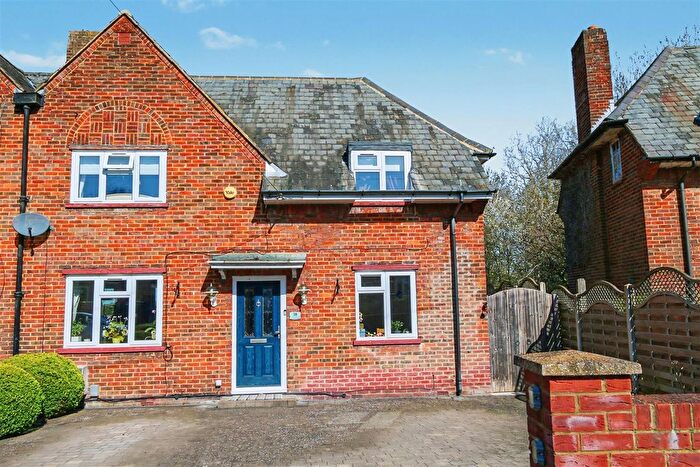 3 Bedroom Semi-detached House For Sale In North Avenue, Shenley, WD7