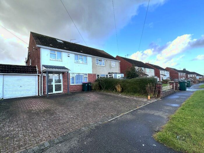 3 Bedroom Semi-Detached House To Rent In Denchers Plat, Crawley, West Sussex, RH11