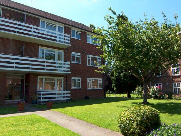 1 Bedroom Apartment To Rent In Surbiton Court, St Andrews Square, Surbiton, KT6