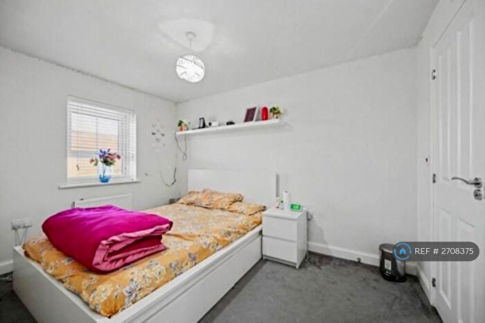 3 Bedroom Property To Rent In Spectrum Avenue, Rugby, CV22