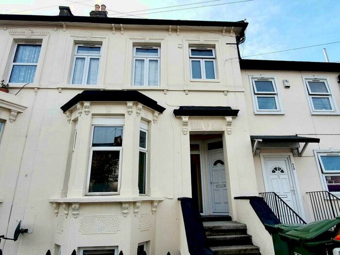 1 Bedroom Flat To Rent In Selwyn Road, Plaistow, E13