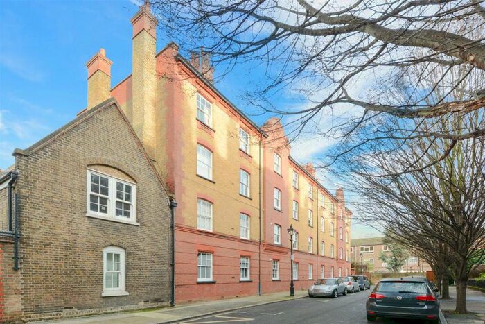 2 Bedroom Flat To Rent In Shepton House, Welwyn Street, E2